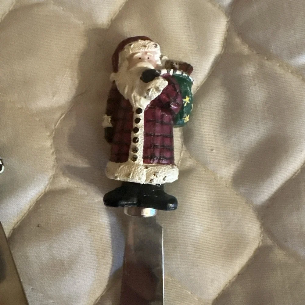 BOSTON WAREHOUSE - CHRISTMAS SANTA CLAUS Set If 4 CHEESE STAINLESS STEEL KNIFE